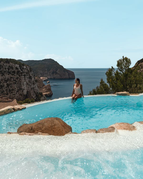 Piscines ibiza : votre oasis de fraîcheur sur mesure !