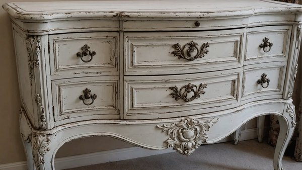 Quelle technique de patine appliquer sur un meuble pour un effet shabby chic authentique ?
